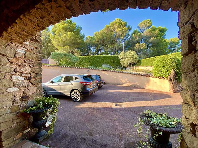 Parking @ La Bastide de Roussillon