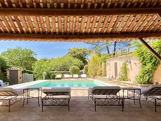 Heated pool @ La Bastide de Roussillon