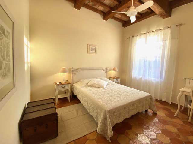Bedroom ground floor @ La Bastide de Roussillon